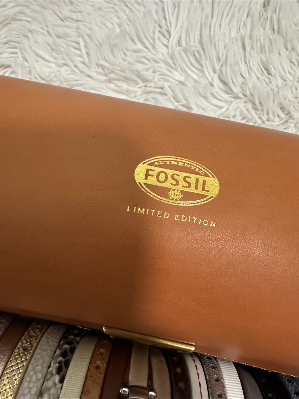 🥕 NWT Fossil Georgia Collection with 30 Bands in Leather Baguette Case - Picture 4 of 5